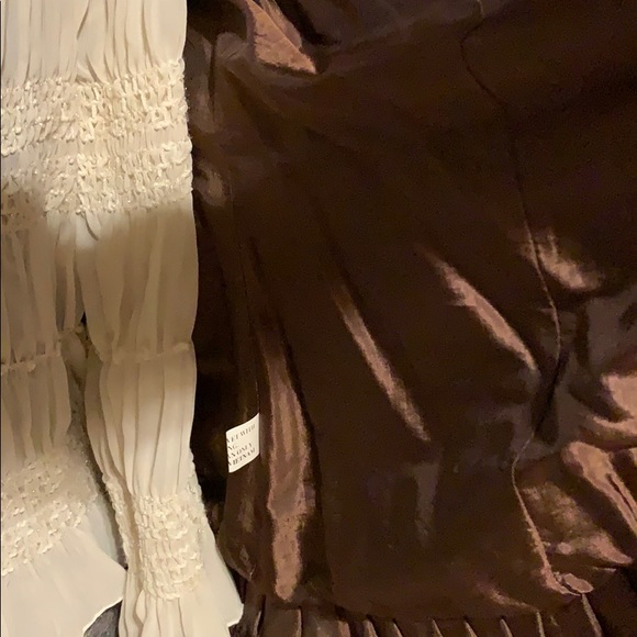 ⭐️Holly in Hanoi 100% Silk/Velvet Jacket⭐️ - Picture 5 of 8